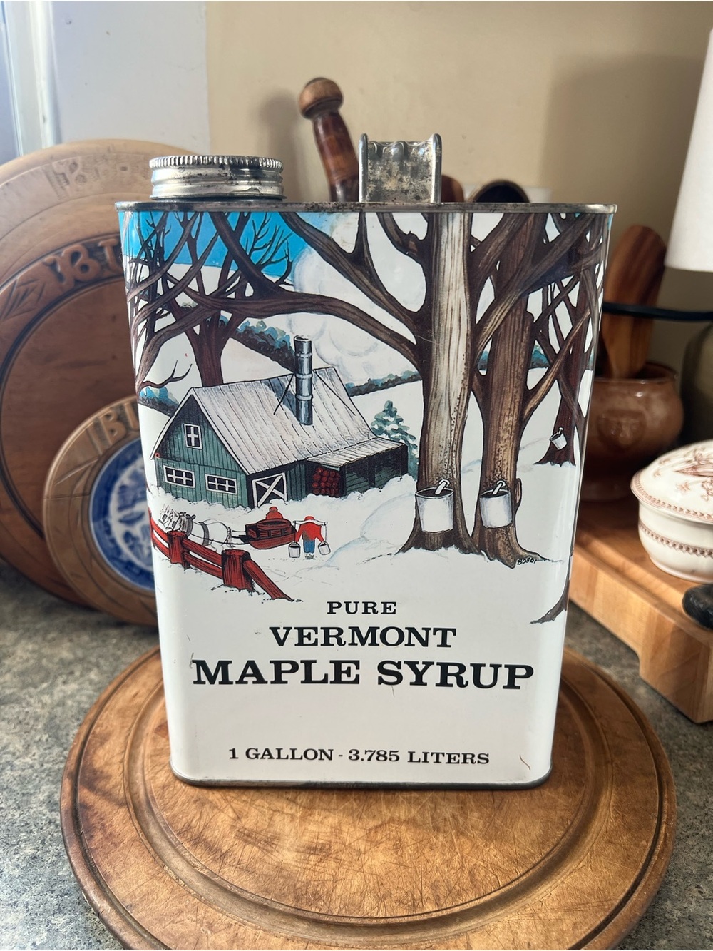 Vtg Pure Vermont Maple Syrup Can Tin One Gallon W/ Cap 3.785 L Cabin Graphic